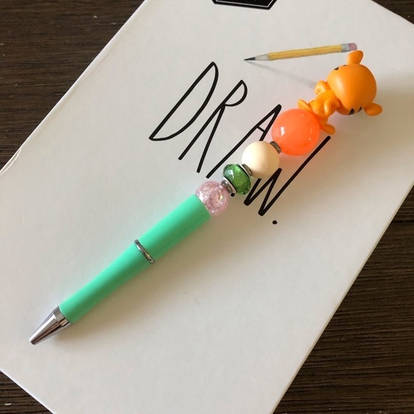 Disney Doorables: Winnie the Pooh: Tigger handmade beaded pen - Picture 3 of 3